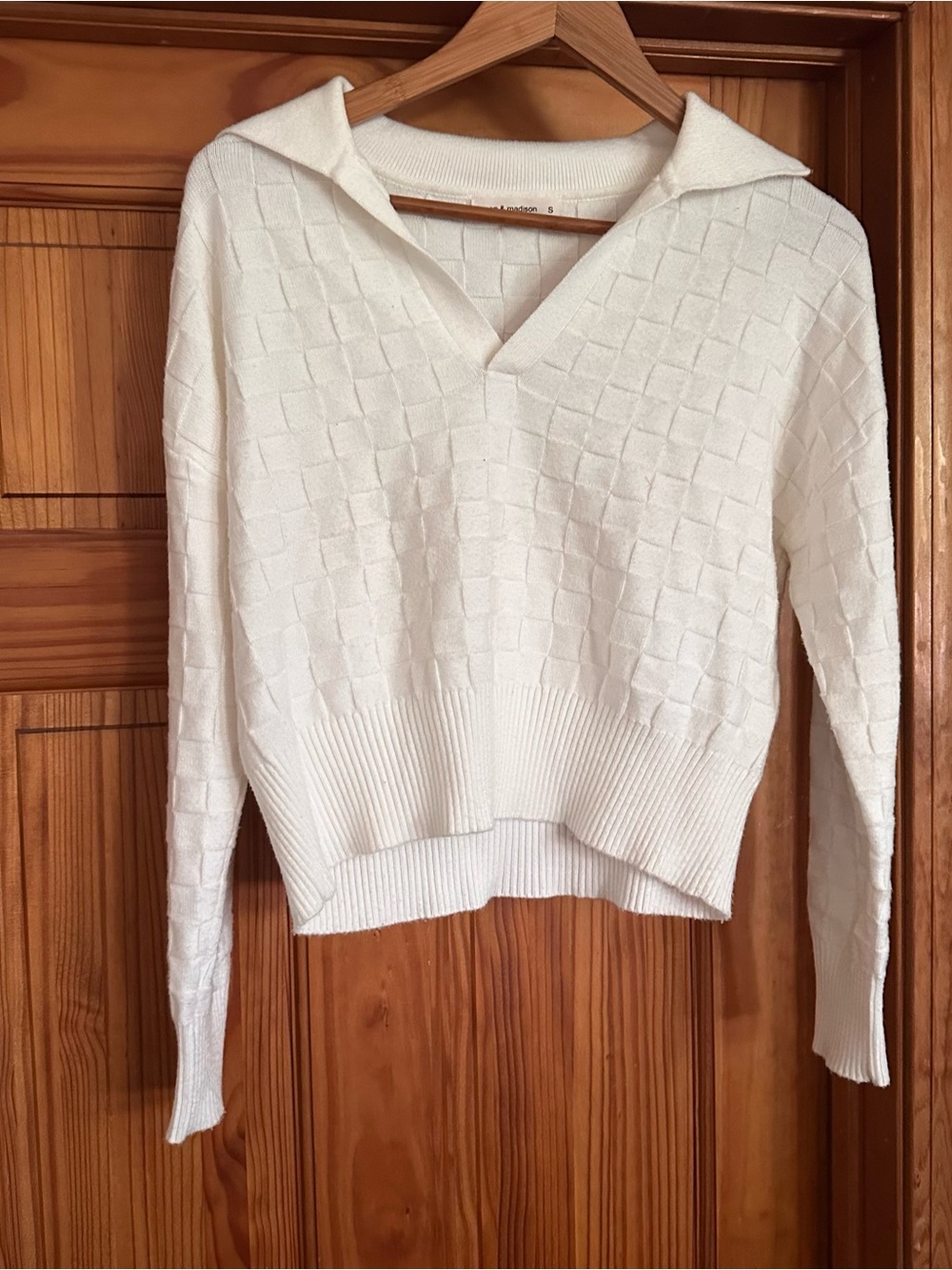 moon & madison Cream V-Neck Collared Knit Sweater